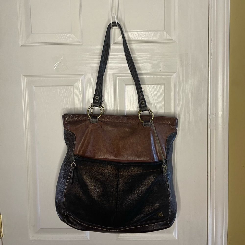 The SAK leather Brown two tone leather shoulder bag antique tone accent hardware